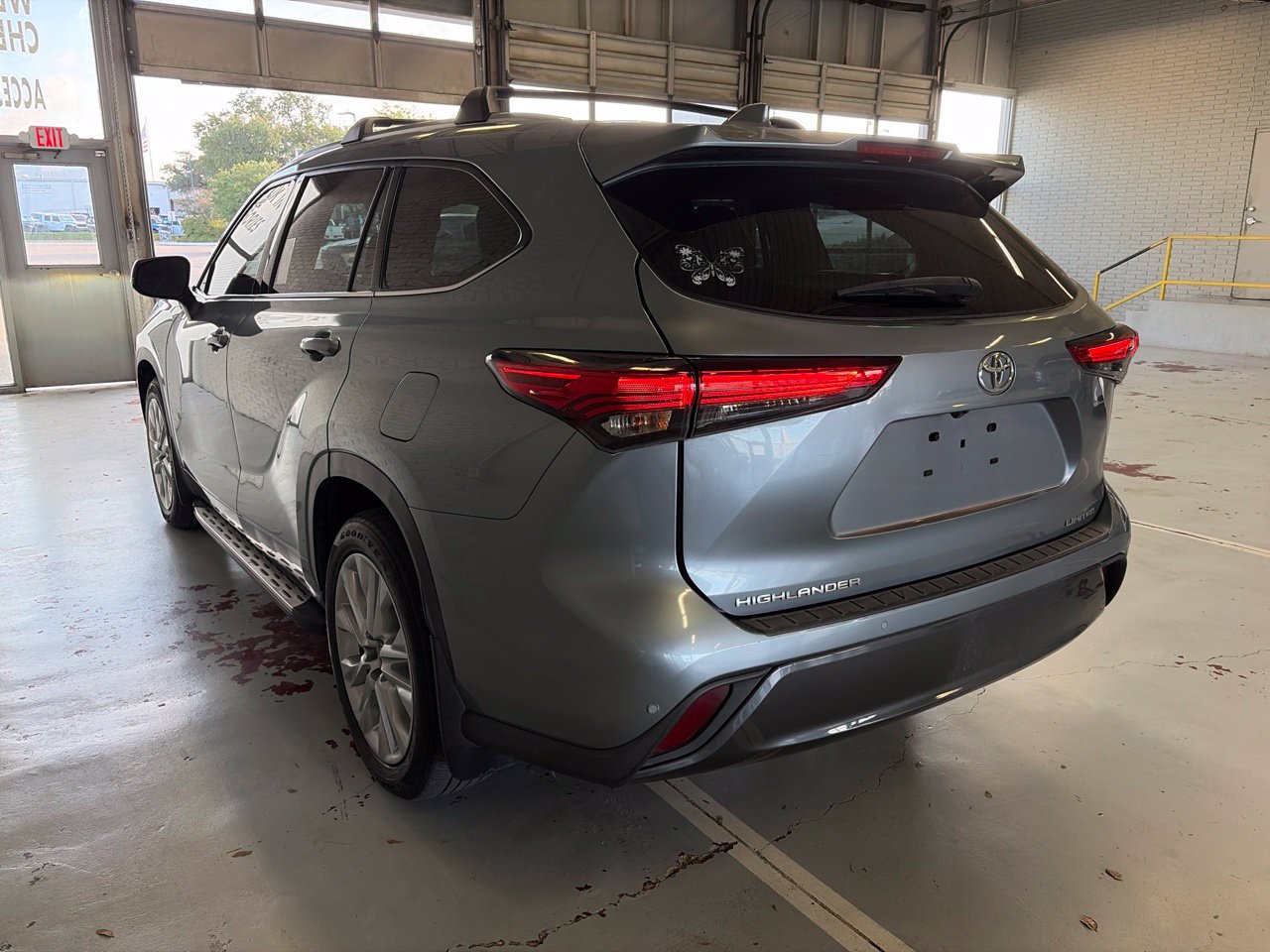 Used 2021 Toyota Highlander Limited FWD image 5