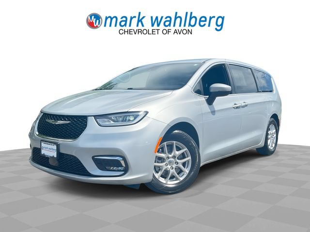 Used 2023 Chrysler Pacifica Touring FWD image 1
