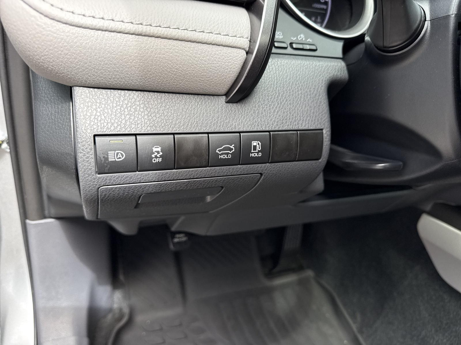 Used 2024 Toyota Camry LE w/ Convenience Package FWD image 16
