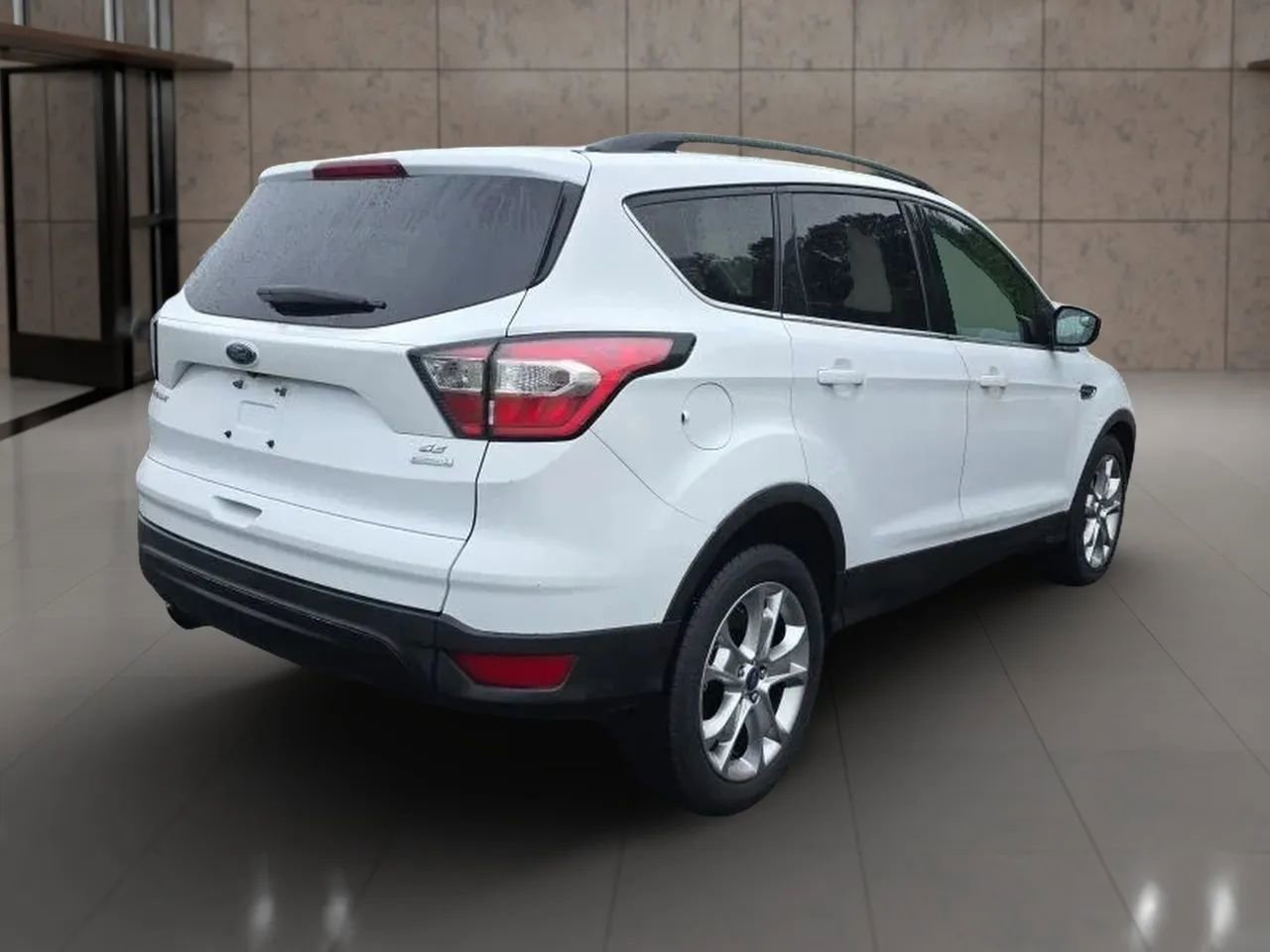 Used 2018 Ford Escape SE FWD image 7
