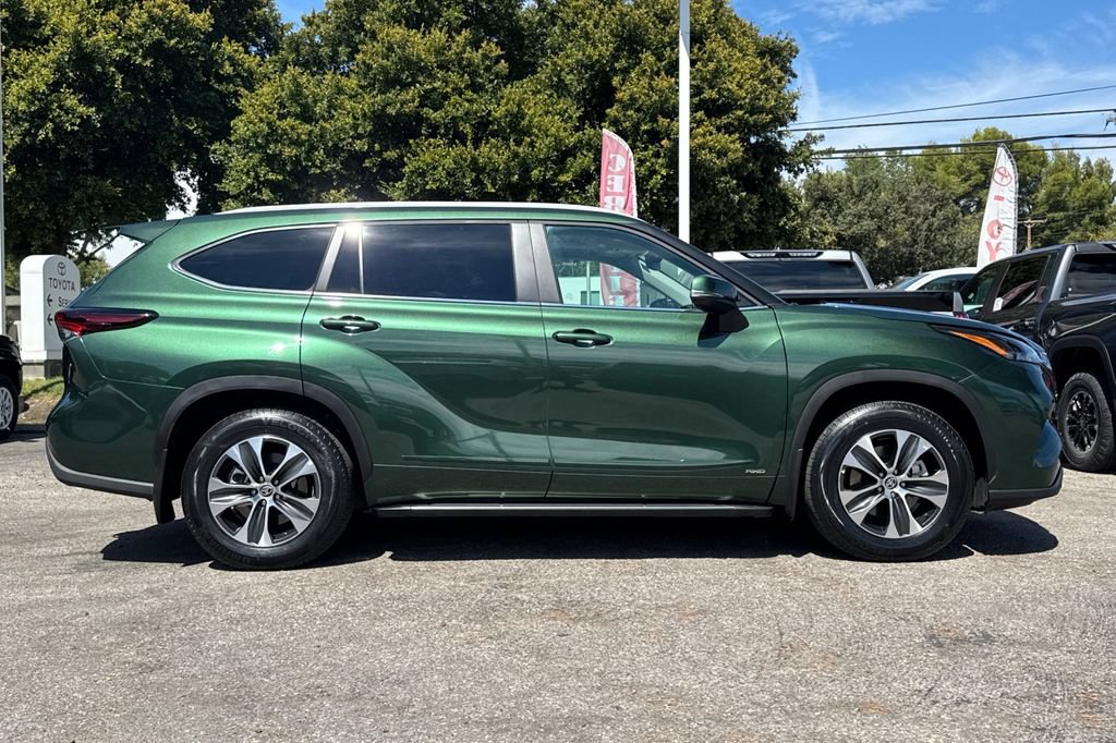 Certified 2025 Toyota Highlander XLE AWD/4WD video 2