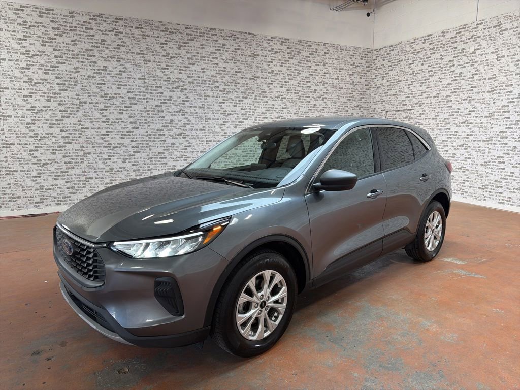 Used 2023 Ford Escape Active AWD/4WD image 3