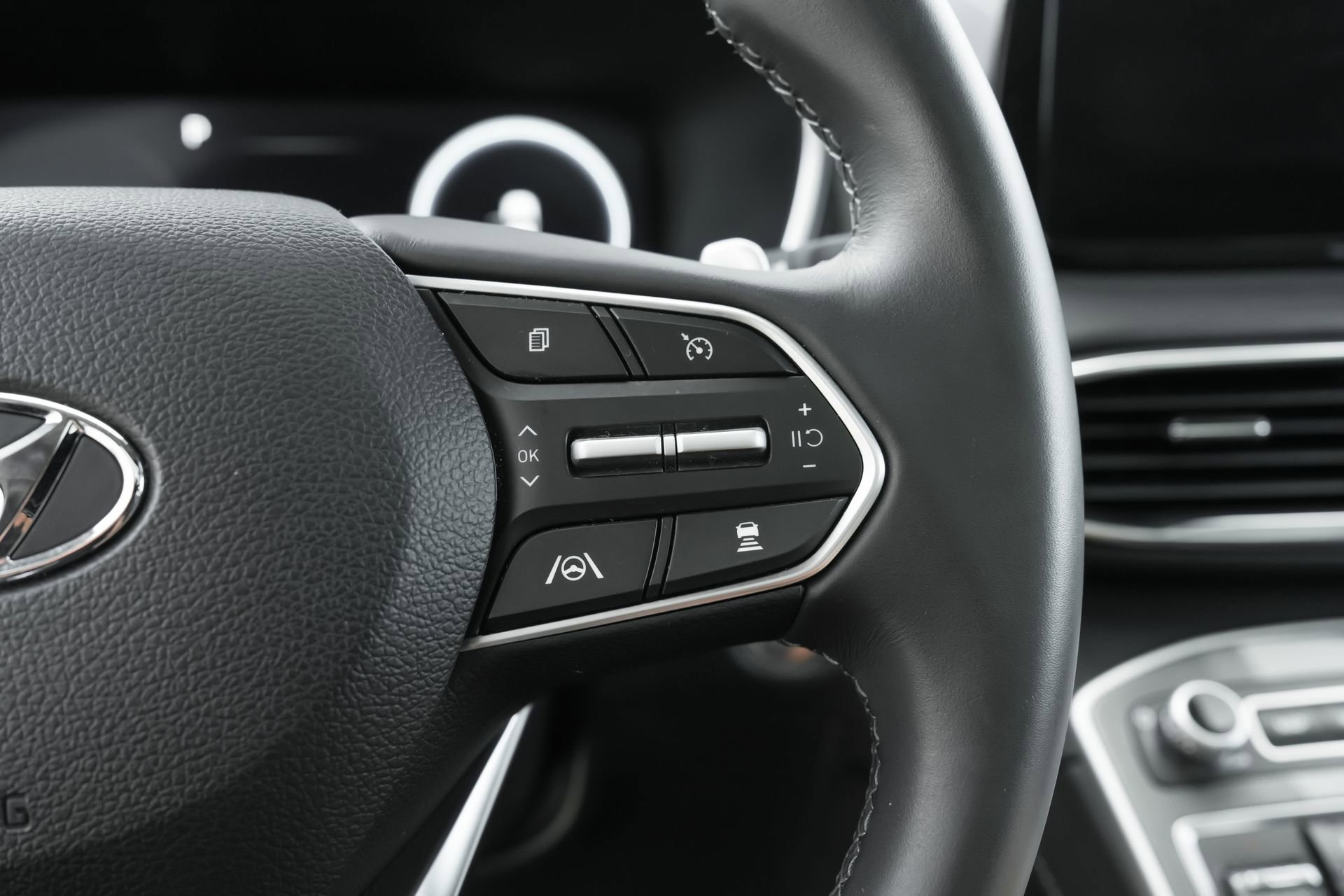 Used 2023 Hyundai Santa Fe SEL Premium w/ Cargo Package image 19