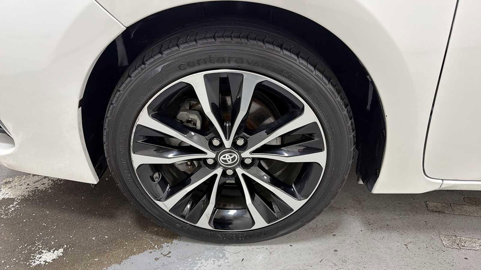 Used 2017 Toyota Corolla SE w/ SE Premium Package image 10