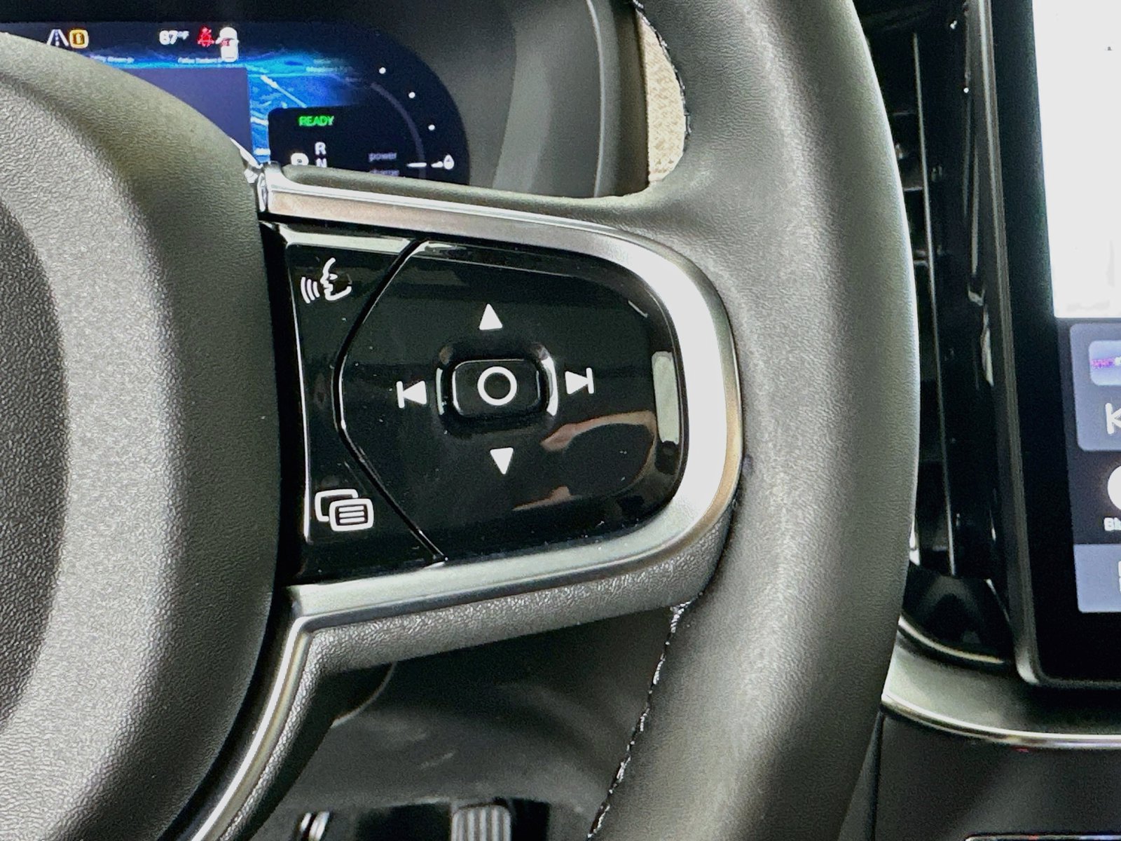 New 2026 Volvo XC90 T8 Plus w/ Protection Package AWD/4WD image 19
