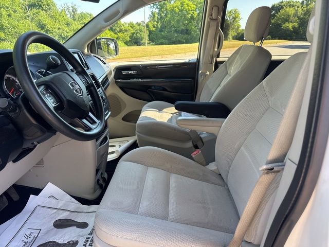 Used 2019 Dodge Grand Caravan SE w/ UConnect Hands-Free Group FWD image 15