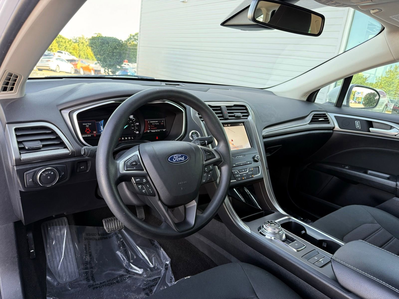 Used 2019 Ford Fusion SE FWD image 13