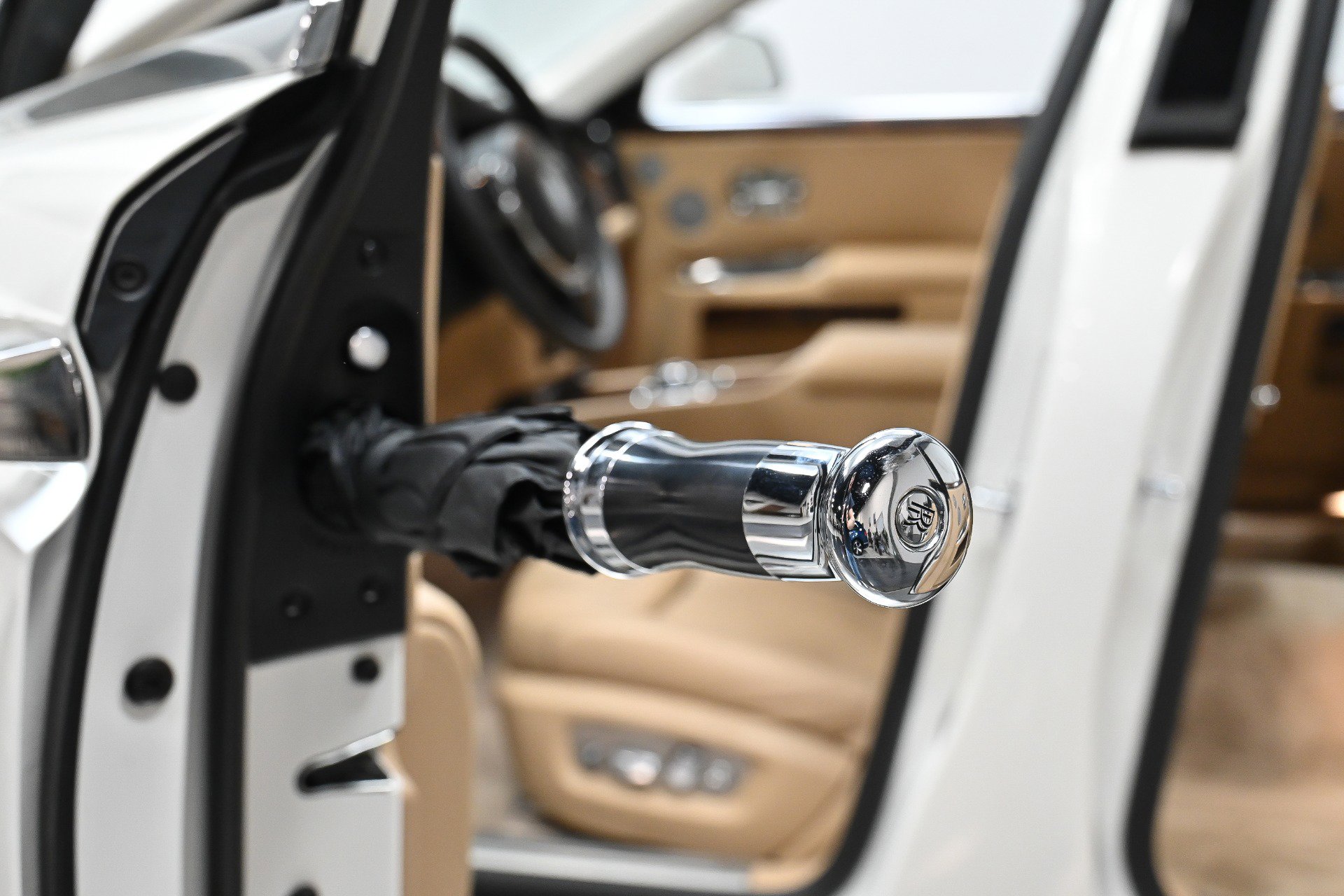 Used 2017 Rolls-Royce Ghost image 26