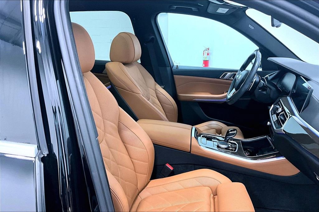 Used 2023 BMW X5 xDrive40i w/ Parking Assistance Package image 7