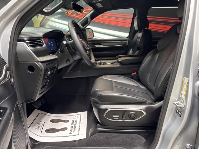 Used 2024 Jeep Wagoneer L Series II image 5