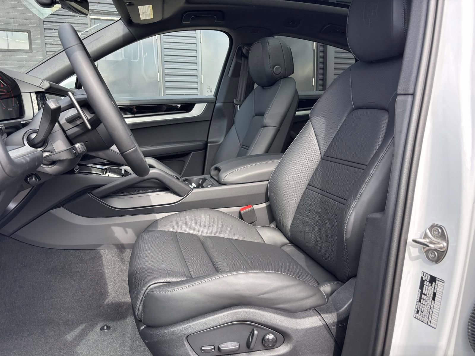 New 2026 Porsche Cayenne Coupe image 5