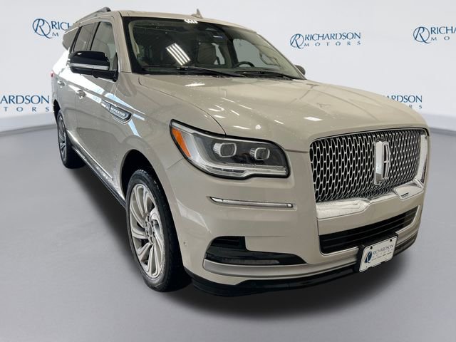 Used 2022 Lincoln Navigator Reserve image 7