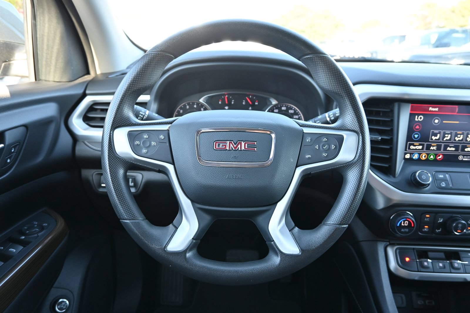 Used 2023 GMC Acadia SLE w/ Driver Convenience Package FWD image 10