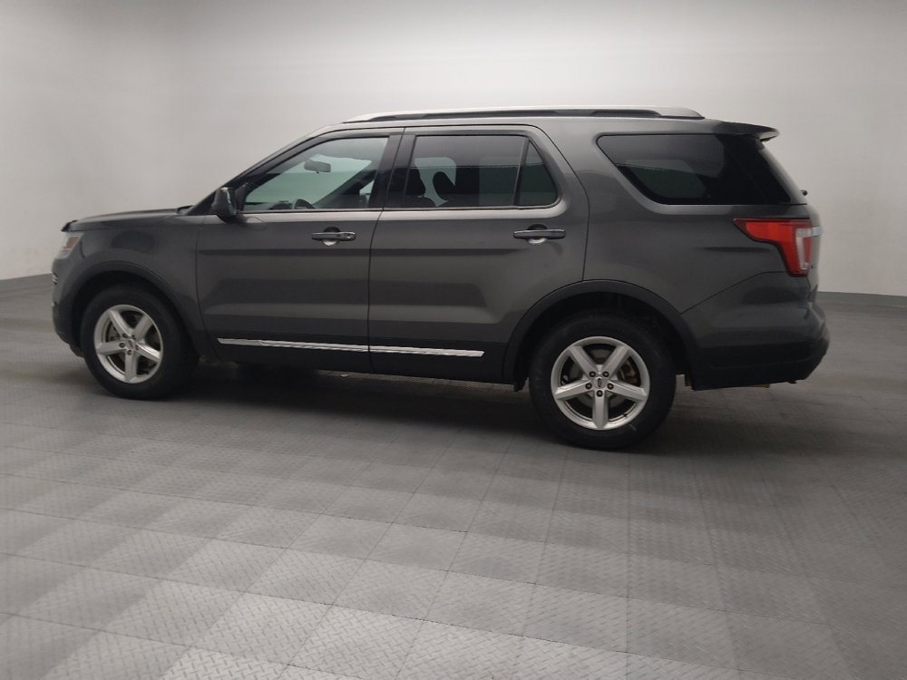 Used 2018 Ford Explorer XLT image 3