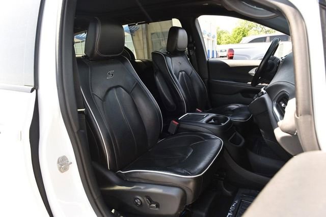 Used 2018 Chrysler Pacifica Limited w/ Advanced Safetytec Group FWD image 23