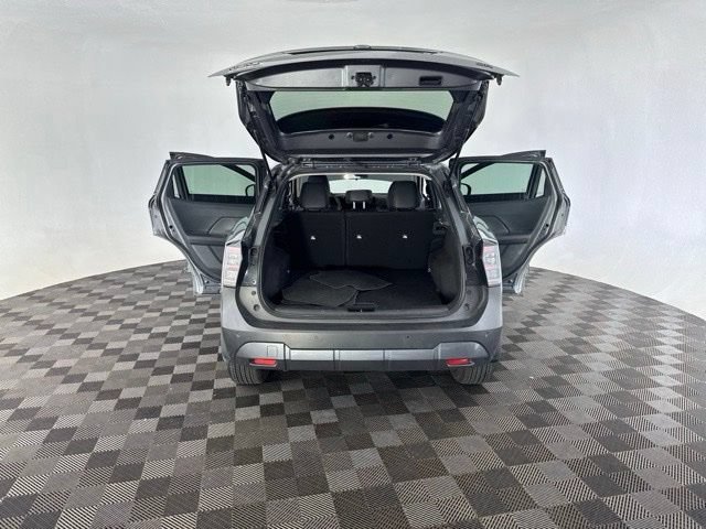 Used 2025 Nissan Kicks SR FWD image 18
