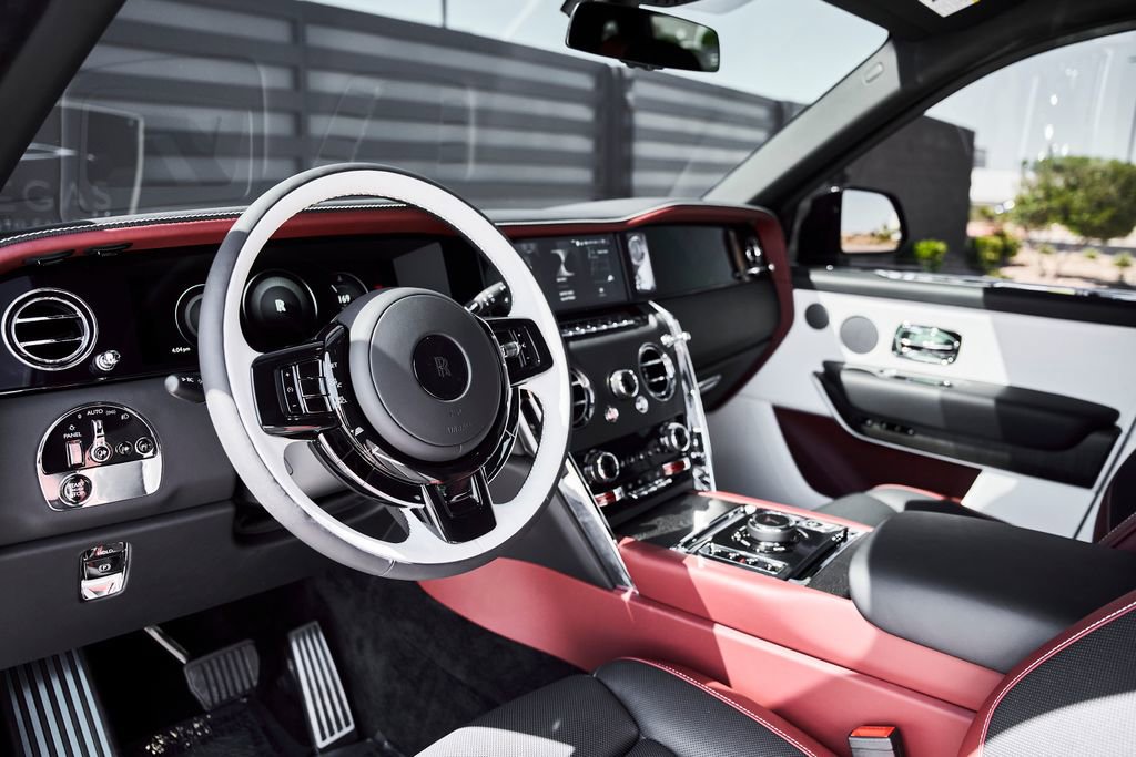 Used 2026 Rolls-Royce Cullinan image 2