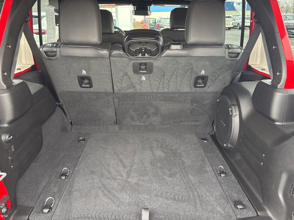 Used 2025 Jeep Wrangler Sahara image 17