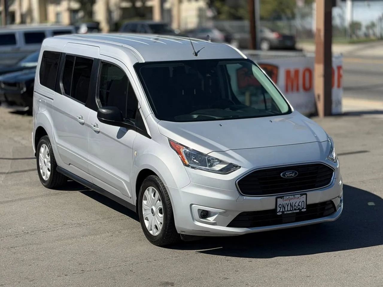Used 2019 Ford Transit Connect XLT image 2