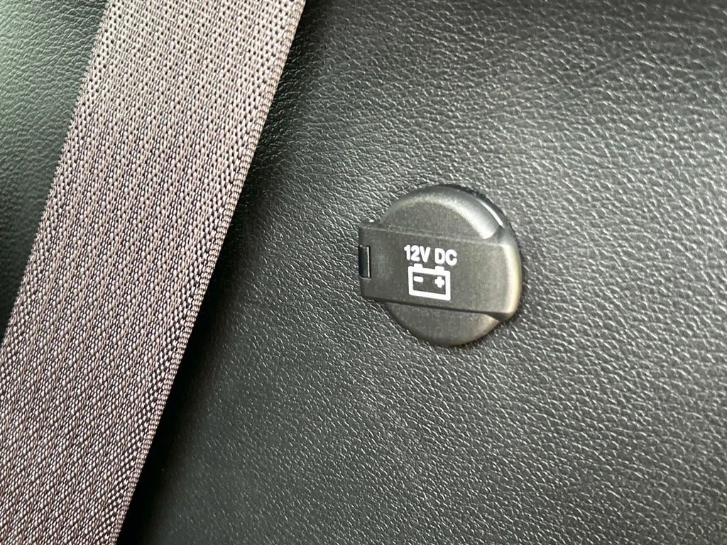 Used 2025 Chrysler Pacifica Limited FWD image 13