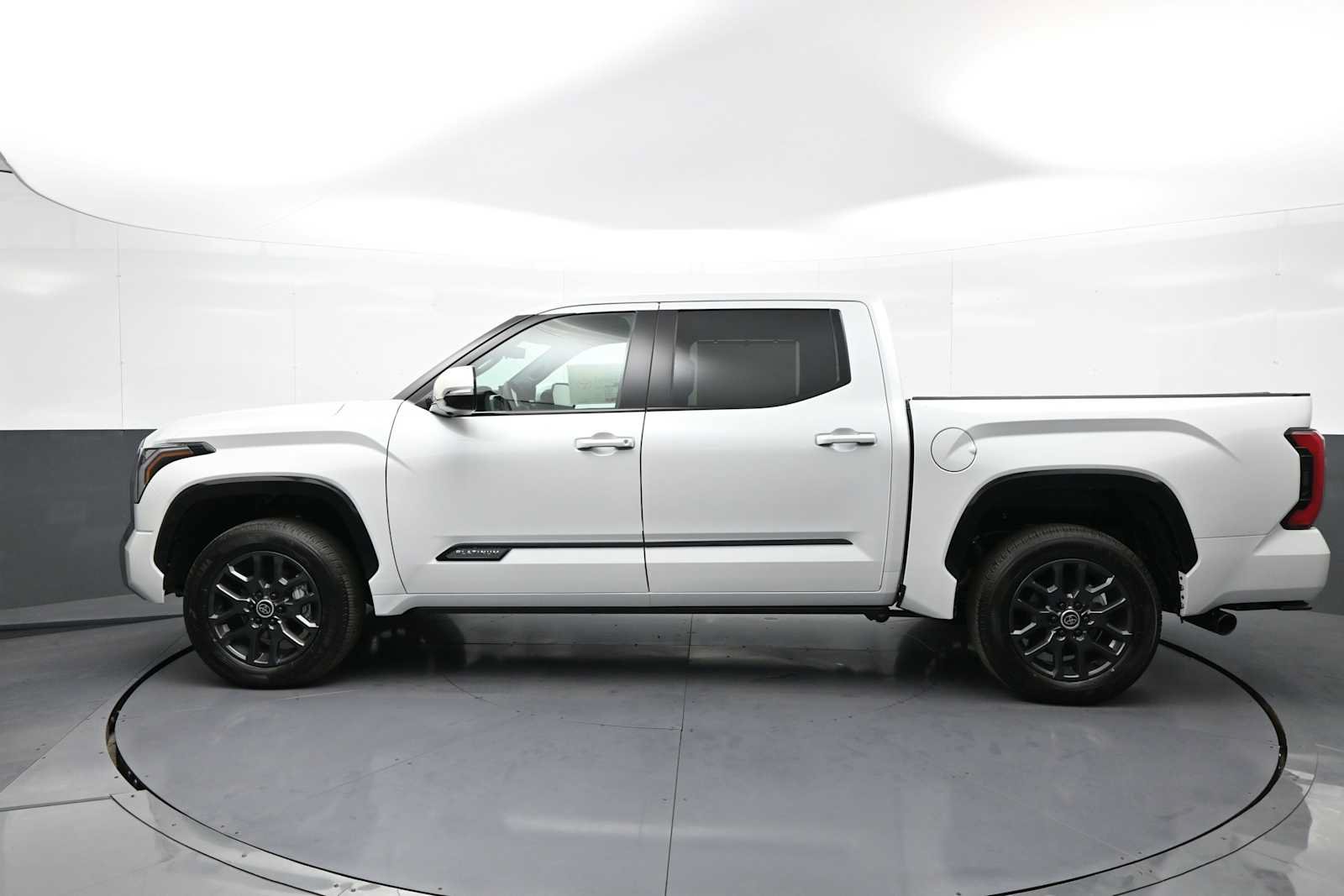 New 2024 Toyota Tundra Platinum AWD/4WD image 9