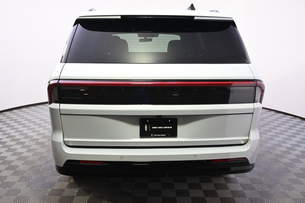 New 2025 Lincoln Navigator Reserve w/ Jet Appearance Package image 5