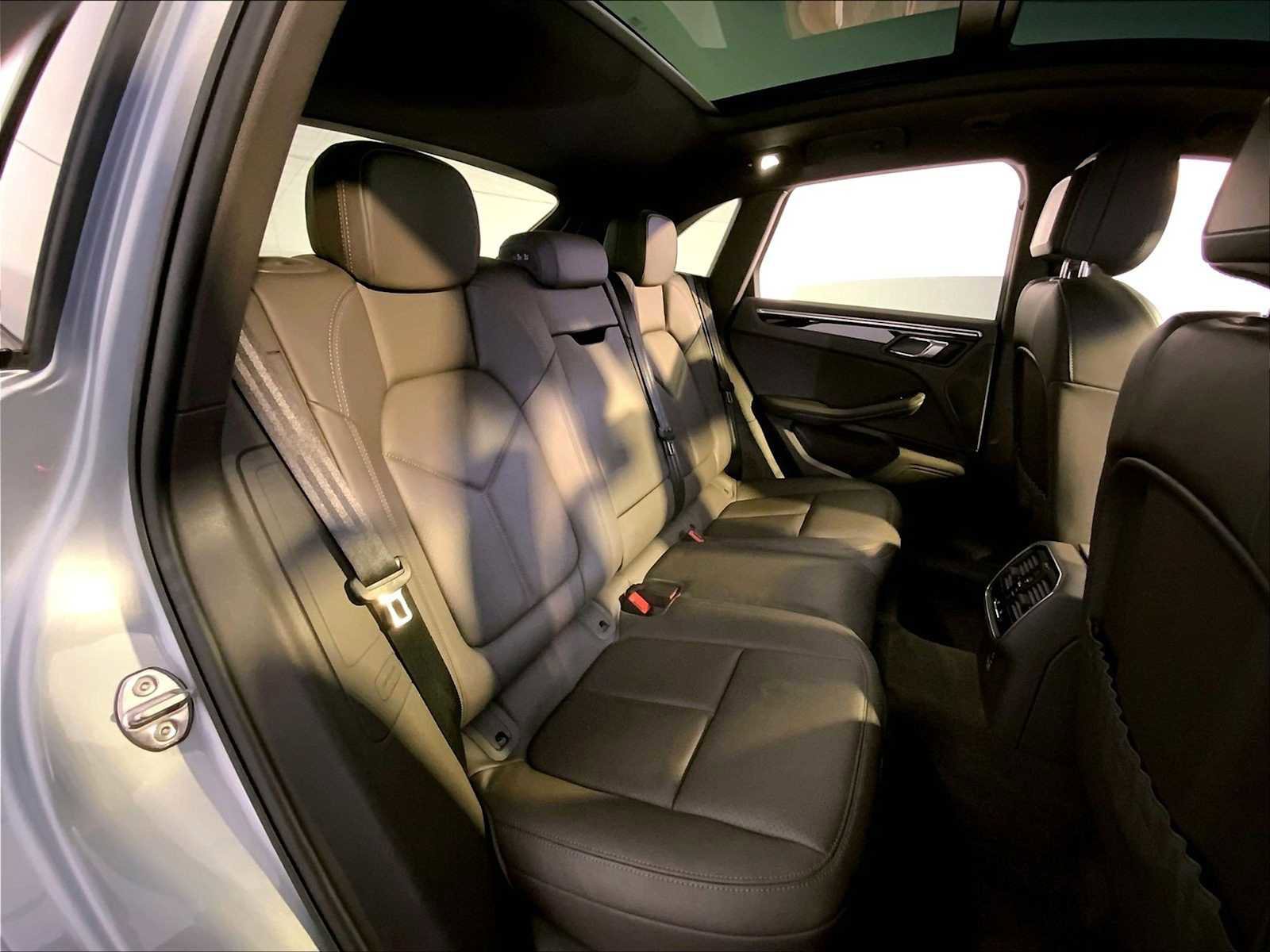 Used 2023 Porsche Macan image 23