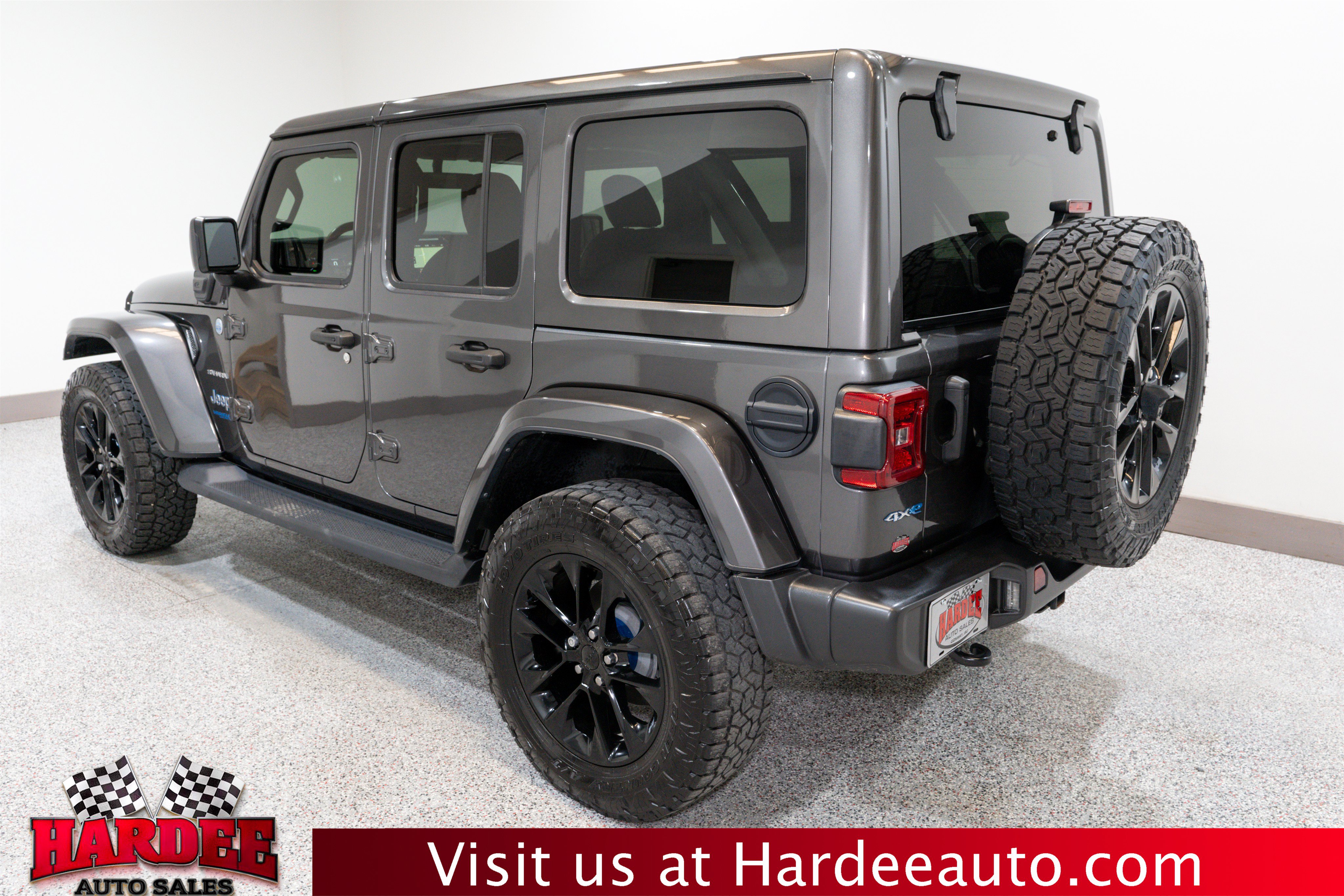 Used 2021 Jeep Wrangler Unlimited Sahara w/ Cold Weather Group AWD/4WD image 3