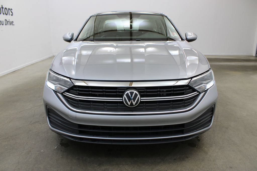 Used 2024 Volkswagen Jetta SE FWD image 7