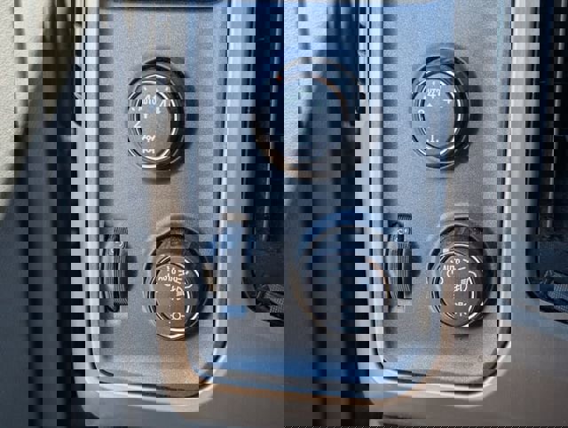 Used 2016 GMC Sierra 1500 Denali w/ Enhanced Driver Alert Package AWD/4WD image 24