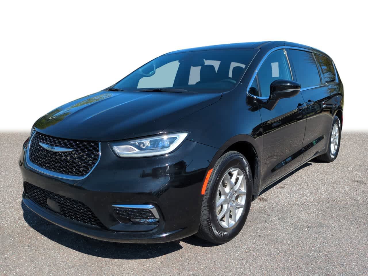 Used 2025 Chrysler Pacifica Select FWD image 1