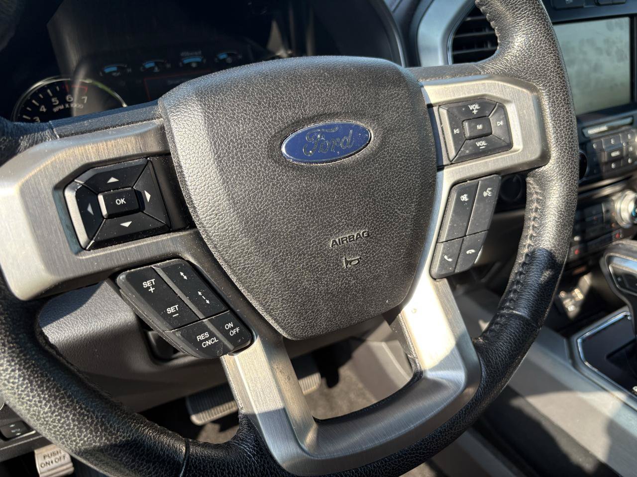 Used 2015 Ford F150 Platinum w/ Equipment Group 701A Luxury AWD/4WD image 18