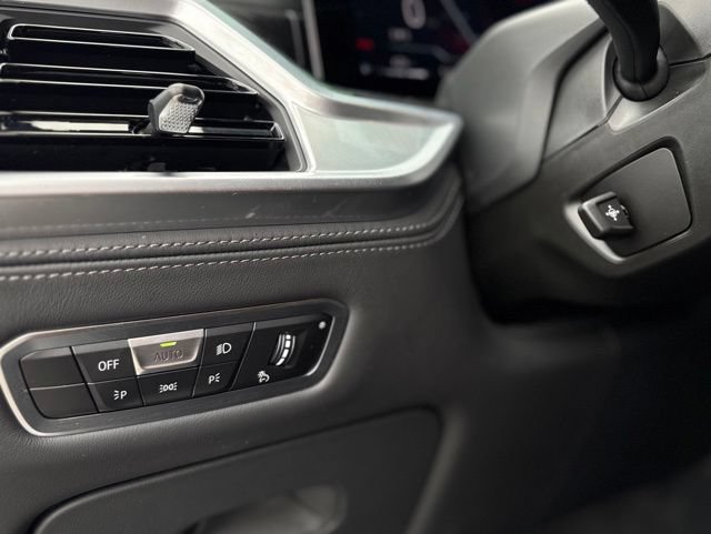 Used 2023 BMW X7 M60i w/ Executive Package AWD/4WD image 17