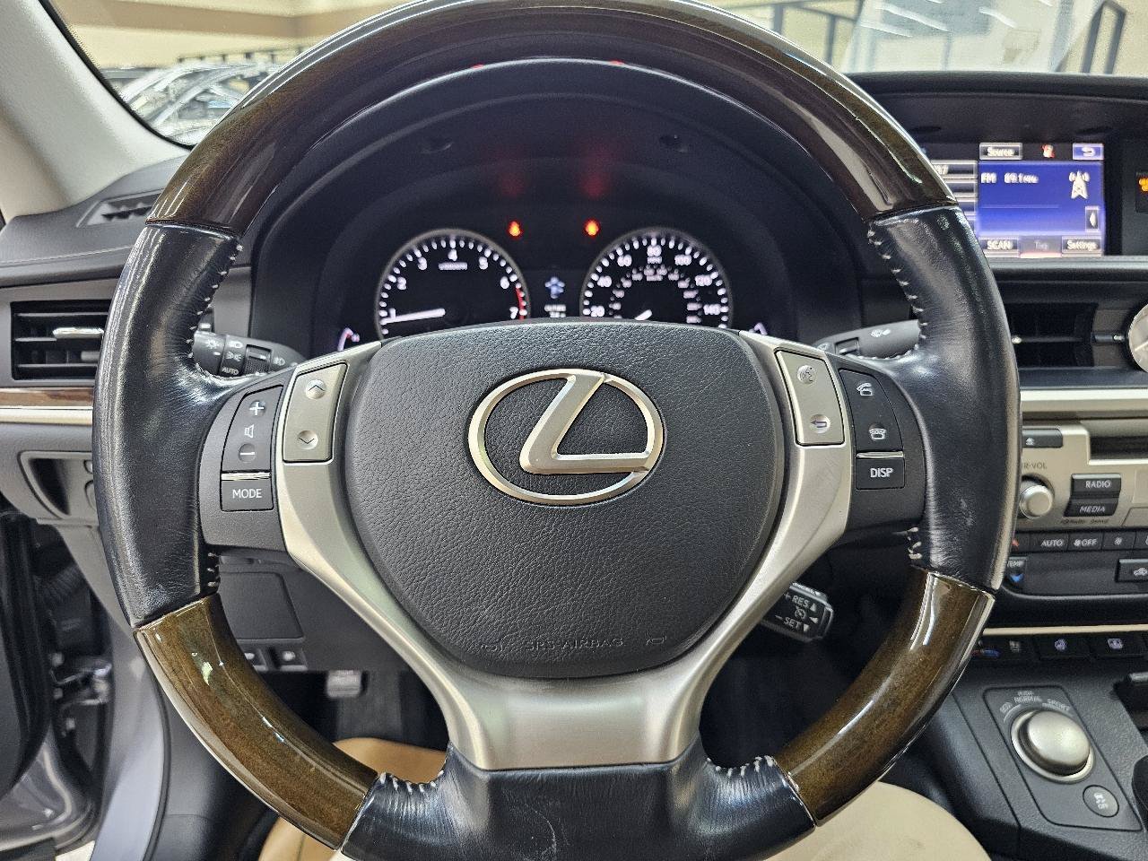 Used 2015 Lexus ES 350 w/ Luxury Package FWD image 29