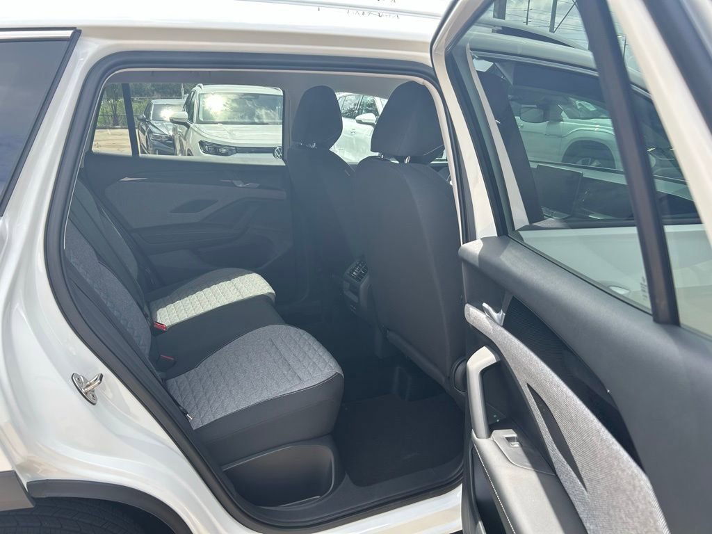 Used 2025 Volkswagen Tiguan S image 32