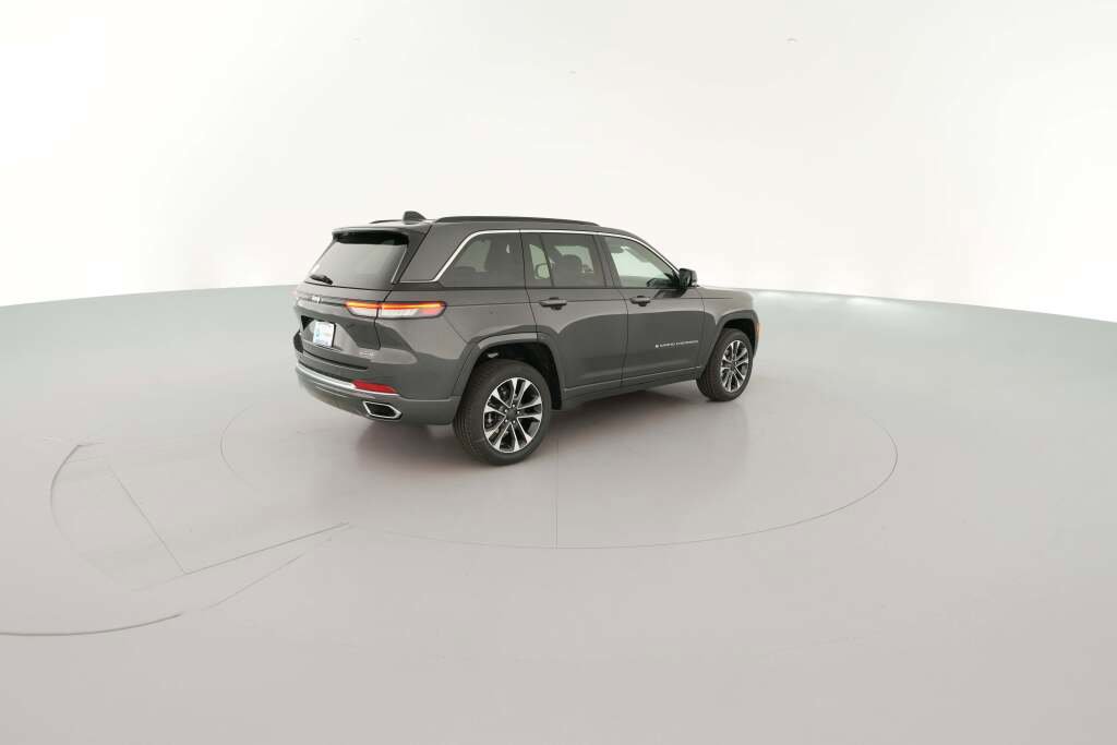 New 2025 Jeep Grand Cherokee Overland image 12