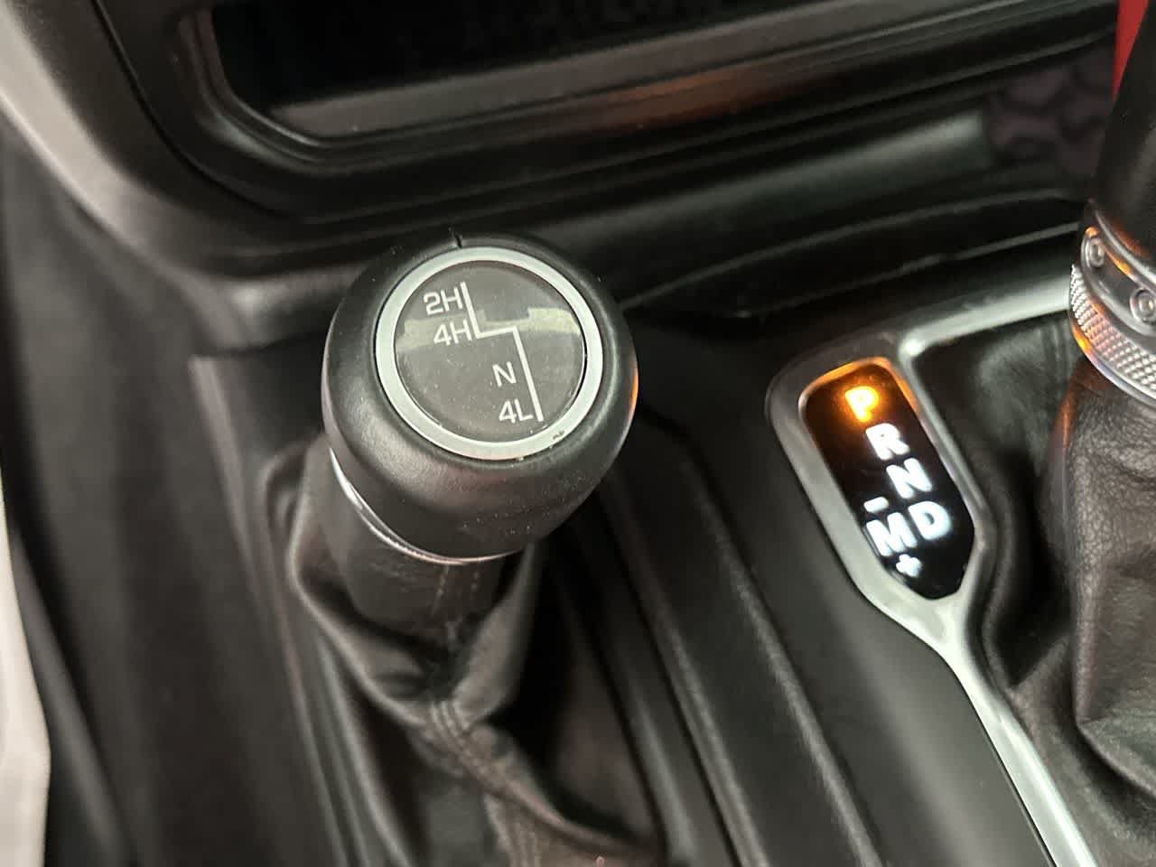 Used 2020 Jeep Wrangler Unlimited Sahara AWD/4WD image 25