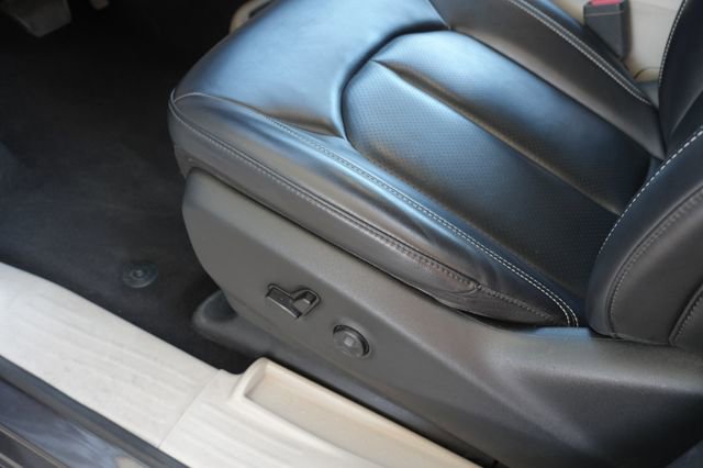 Used 2023 Chrysler Pacifica Touring-L FWD image 18