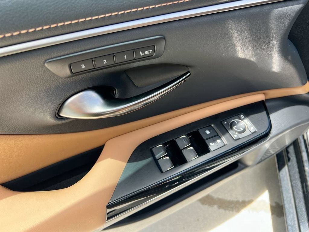 Certified 2024 Lexus ES 350 w/ Premium Package FWD image 11
