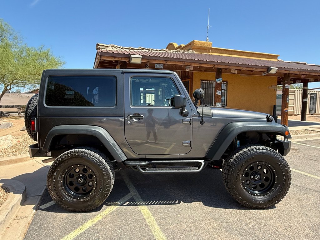 Used 2016 Jeep Wrangler Sport w/ Connectivity Group AWD/4WD image 12