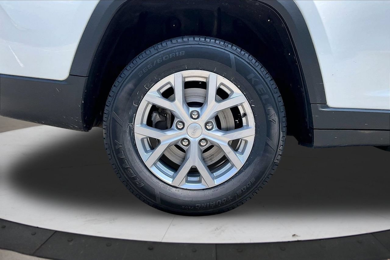 Used 2023 Jeep Grand Cherokee L Limited AWD/4WD image 38