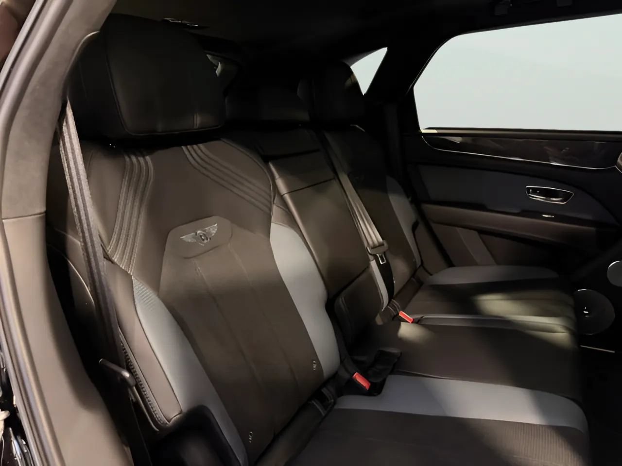 Used 2023 Bentley Bentayga AWD/4WD image 26