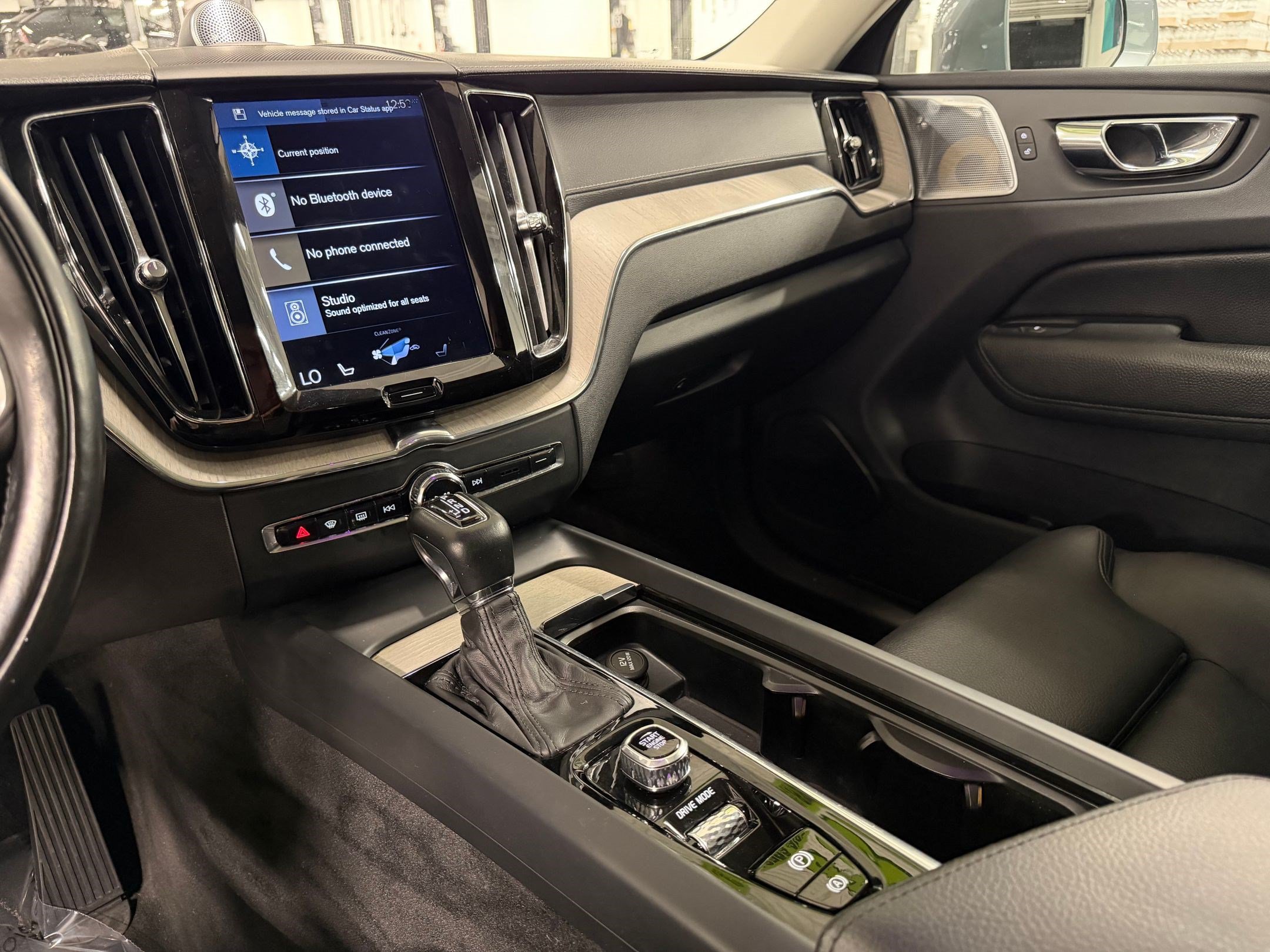 Used 2018 Volvo XC60 T6 Inscription w/ Convenience Package AWD/4WD image 17