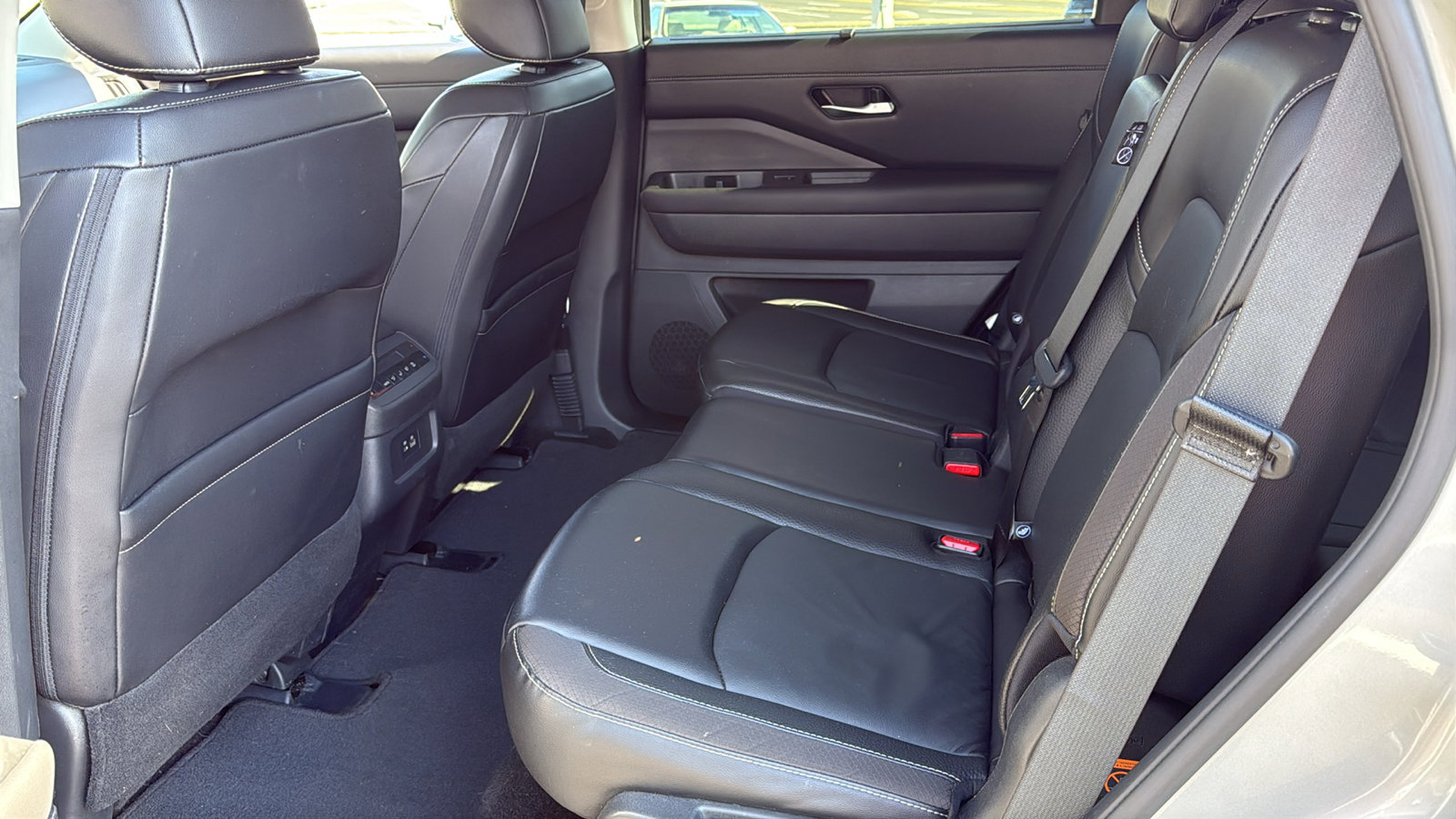 Certified 2023 Nissan Pathfinder SL w/ Black Appearance Package AWD/4WD image 21