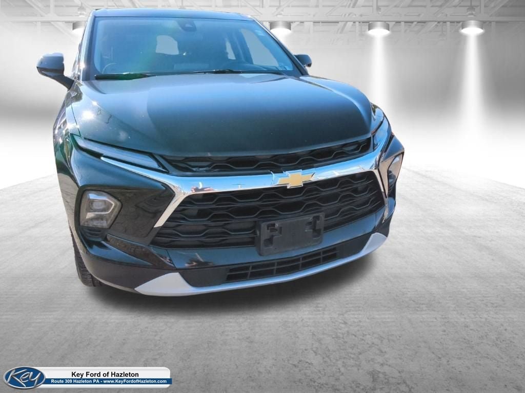 Used 2025 Chevrolet Blazer LT FWD image 3