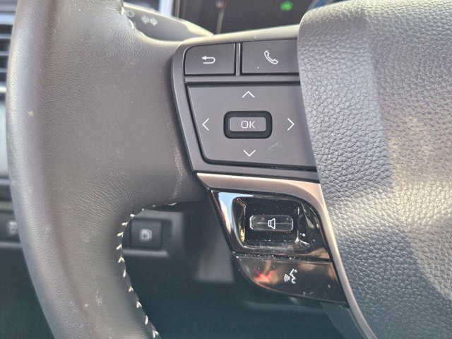 Used 2025 Toyota Camry SE w/ Multimedia Upgrade Package FWD image 11