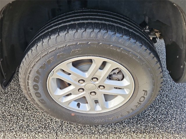 Used 2023 Jeep Grand Cherokee Laredo image 7