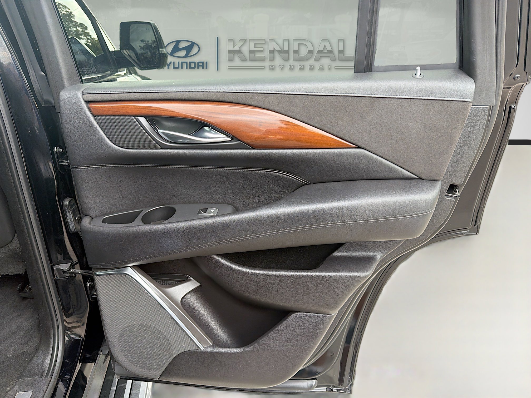 Used 2018 Cadillac Escalade Premium Luxury image 29