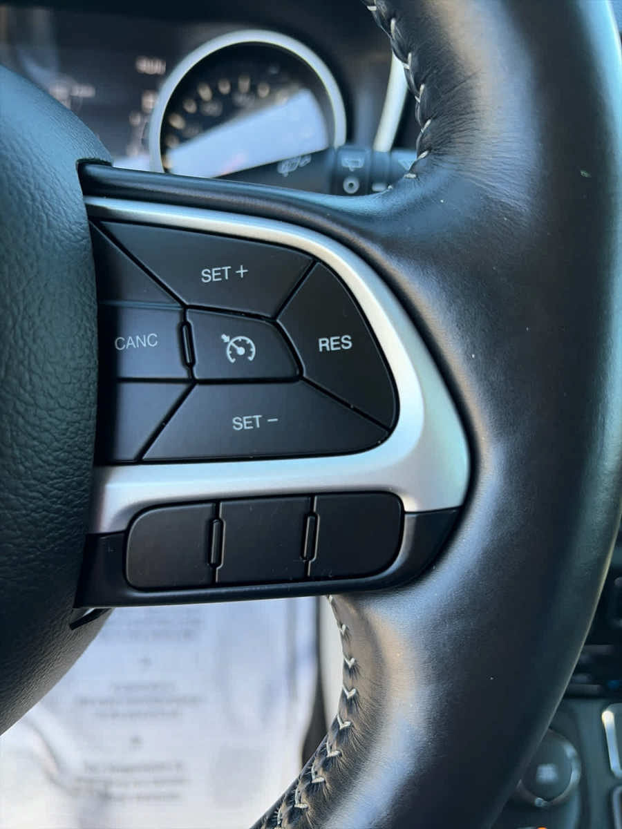 Used 2018 Jeep Compass Latitude w/ Popular Equipment Group AWD/4WD image 22