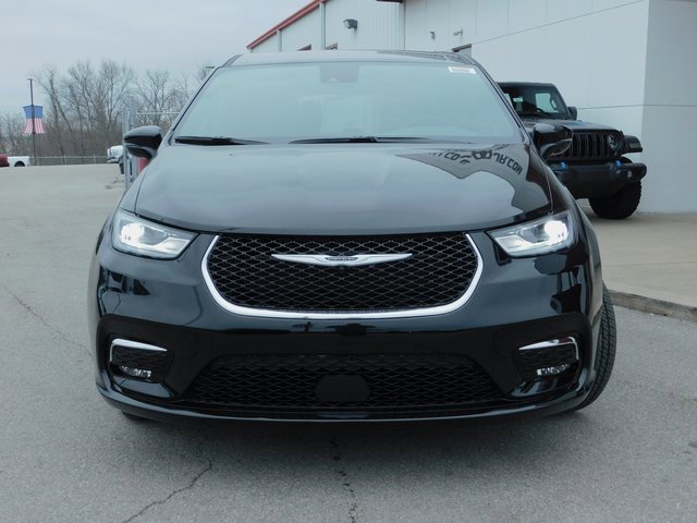 New 2025 Chrysler Pacifica Select w/ Uconnect Theater Family Group image 3